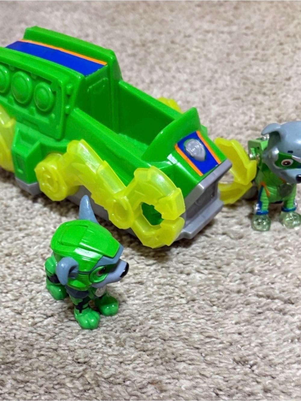 Paw Patrol Rocky charged up vehicle light up vehicle and two figures